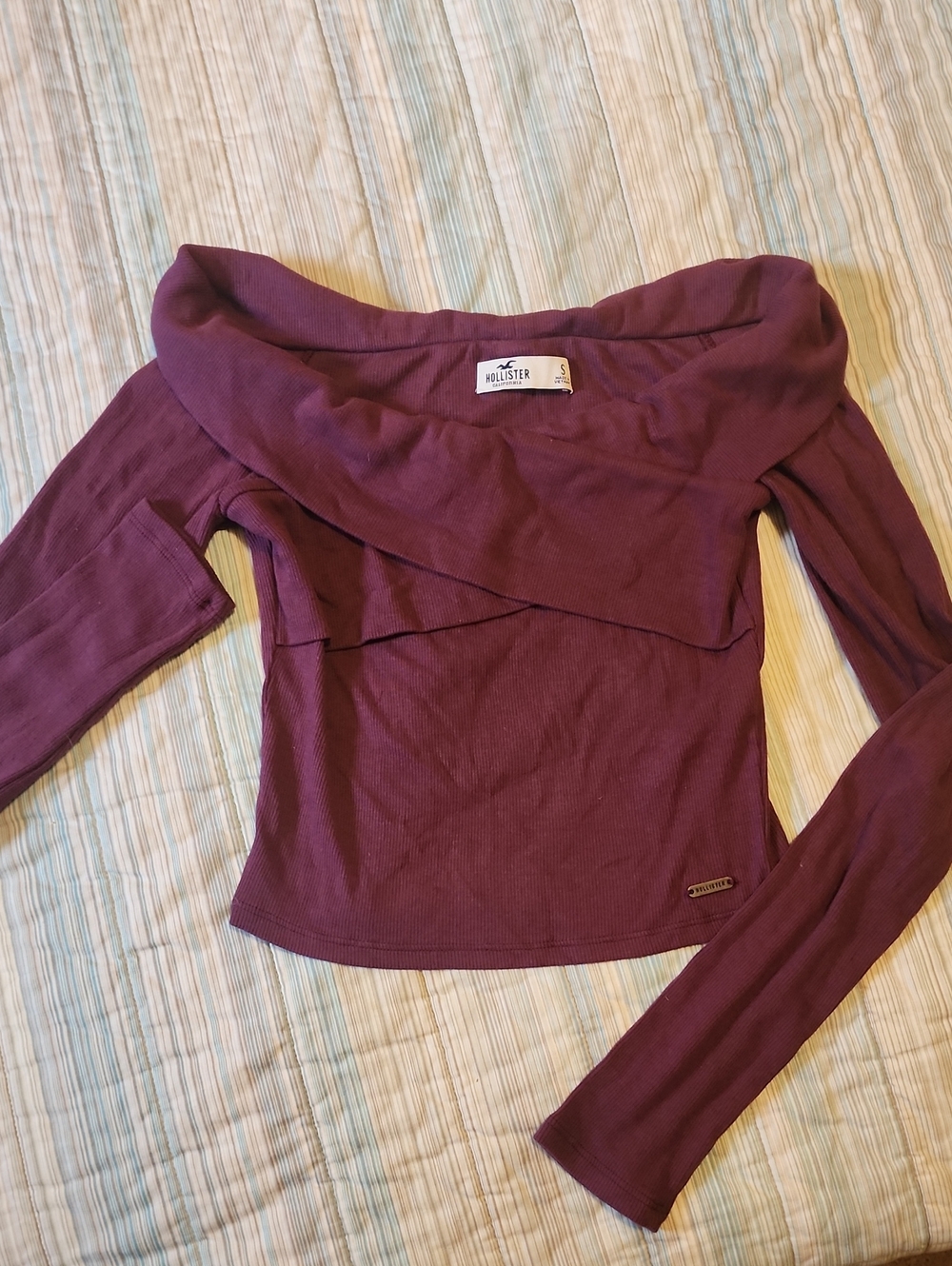 Hollister Off-Shoulder Ribbed Long Sleeve Top - Berry Plum